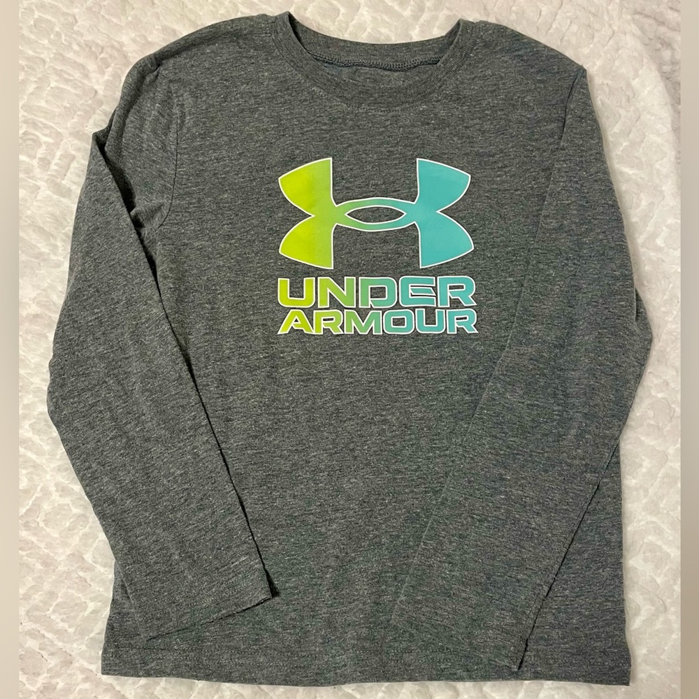 Under Armour gray long sleeved shirt, size youth boys 7.